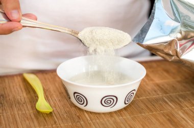 Yulaf lapası cazibesine çocuk