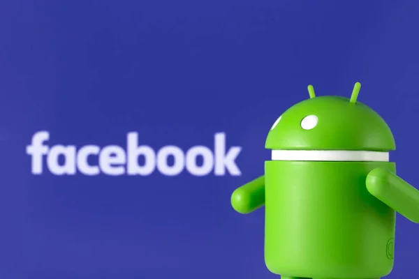 Figura Android e Facebook . — Fotografia de Stock