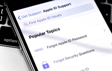 Ekranda Apple Destek Arayüzü uygulamalı iPhone. Apple resmi desteği. Moskova, Rusya - 23 Temmuz 2019