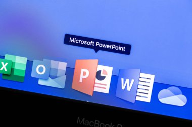 Microsoft PowerPoint uygulaması MacBook 'un yakın çekiminde. Microsoft Hizmetleri. Microsoft PowerPoint - Sunum ve Sunum Gösterici. Moskova, Rusya - 24 Ağustos 2019