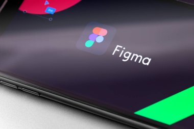 Akıllı telefondaki figür logosu. Figma - arayüz geliştirme ve prototip geliştirme için çevrimiçi bir hizmet. Moskova, Rusya - 25 Eylül 2019
