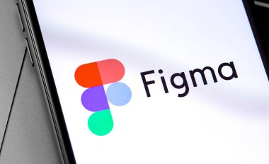 Ekran akıllı telefonunda figür logosu. Figma - arayüz geliştirme ve prototip geliştirme için çevrimiçi bir hizmet. Moskova, Rusya - 25 Eylül 2019