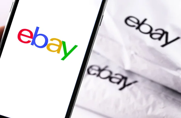 Logotipo Ebay Smartphone Tela Ebay Saco Plástico Fundo Closeup Ebay — Fotografia de Stock