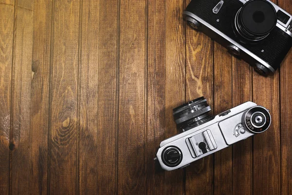 Due Fotocamere Vintage Pannelli Legno Sfondo — Foto Stock