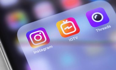 Instagram 'da IGTV servisleri ve akıllı telefon kapatma ekranındaki iplik simgeleri uygulaması var. Instagram akıllı telefonlar için fotoğraf paylaşım uygulamasıdır. Moskova, Rusya - 26 Eylül 201