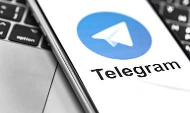 Ekran akıllı telefonundaki telgraf simgesi logosu yakın plan. Telgraf - platformlar arası kurye. Moskova, Rusya - 21 Eylül 2019