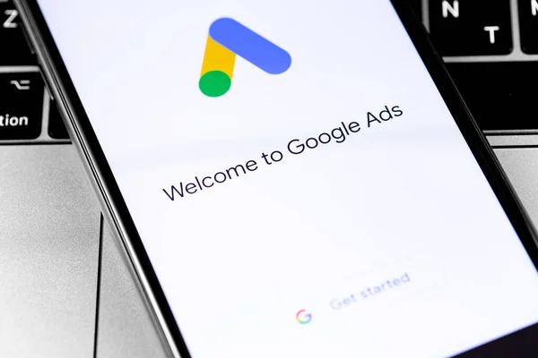 Google Ads App Avec Logo Sur Écran Smartphone Fond Gros — Photo