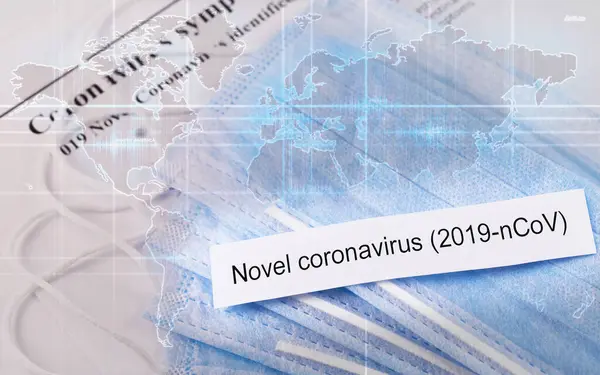 Romanzo Coronavirus Maschere Respiratore Primo Piano Sullo Sfondo Della Mappa — Foto Stock