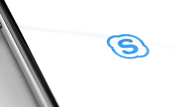 Skype Logotypen Skärmen Smartphone Närbild Skype Programvara Som Tillhandahåller Text — Stockfoto