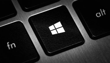 Pencere simgesi, düğmedeki sembol, klavye bilgisayarı yakın plan. Windows Microsoft tarafından geliştirilen, pazarlanan ve satılan bir işletim sistemidir. Moskova, Rusya - 15 Kasım 2019