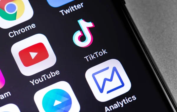 Youtube Ikona Tiktok Aplikacje Ekranie Iphone Media Społecznościowe Moskwa Rosja — Zdjęcie stockowe