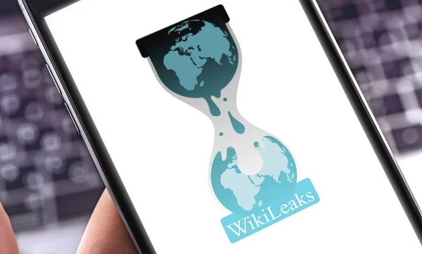 Logotipo Wikileaks Smartphone Tela Wikileaks Uma Organização Sem Fins Lucrativos — Fotografia de Stock