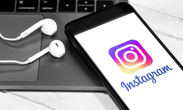 Logotipo Instantáneo Pantalla Smartphone Cuaderno Cierre Instagram Una Aplicación Para — Foto de Stock