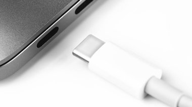 USB Tip-C kablo ve USB C portlu dizüstü bilgisayar 