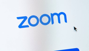 Ekran defterindeki uygulamayı yakınlaştır. Zoom Video Communications, uzaktan konferans hizmeti veren bir şirket. Moskova, Rusya - 1 Nisan 2020