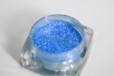 Altın glitter, parlak kaptırdın. Beyaz bir arka plan üzerinde 