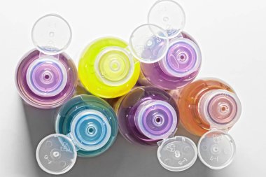 Kozmetik, kozmetik ve şampuanlar, en iyi viewc için renkli şişe