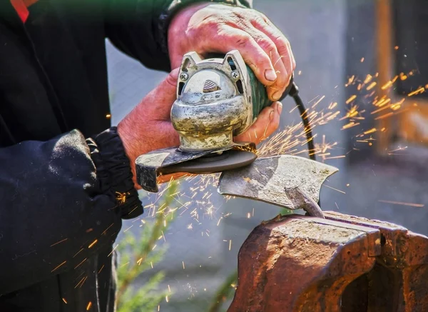 taşlama için endüstriyel aletler bileme değirmeni yakın çekim, makine