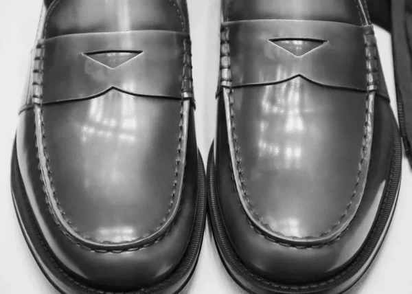 Men\'s leather shoes, elegant expensive shoes for men
