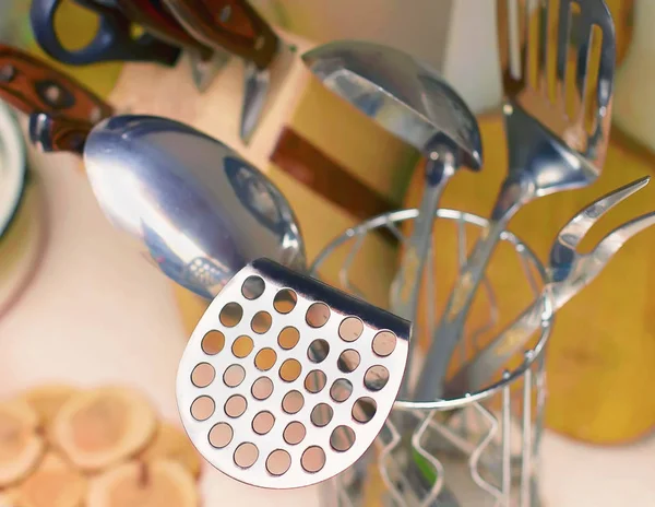 Evde modern bir tarz mutfak mutfak gereçleri 