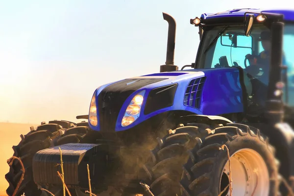 Skördetröska Arbetar Skörden Mogen Solros Jordbruk Odlingsmarken Begreppet Agronomi Jordbruk — Stockfoto