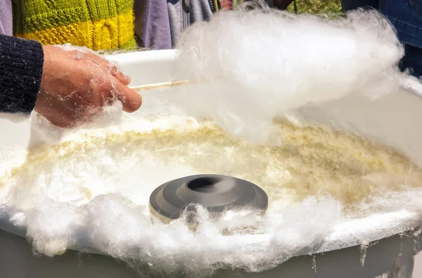 Şeker Makinası pamuk şeker pişirme işlemi,