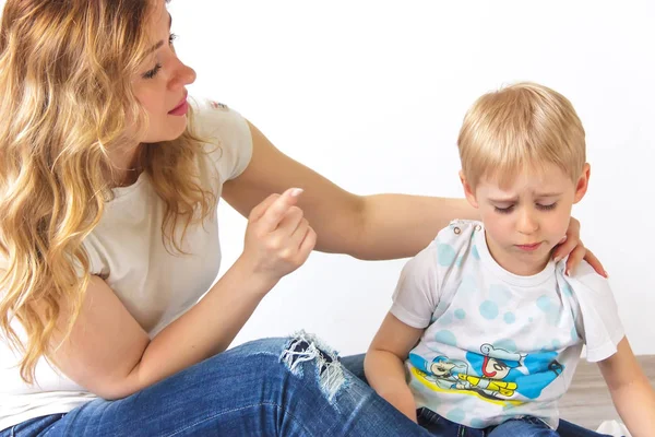 Mãe Menino Criar Filhos Conceito Educação Familiar Crianças — Fotografia de Stock