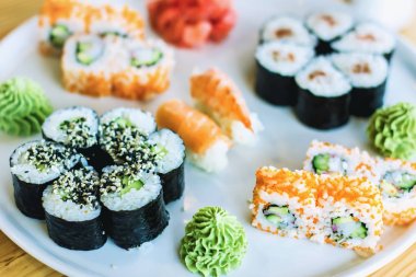 En iyi suşi rulo, Japon mutfağı. Farklı lezzetli bir