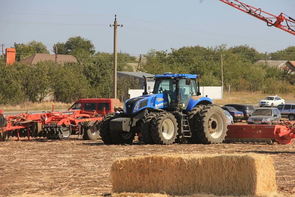 Tentoonstelling van tractoren, landbouwmachines en combineert. Verenigd Koninkrijk — Stockfoto