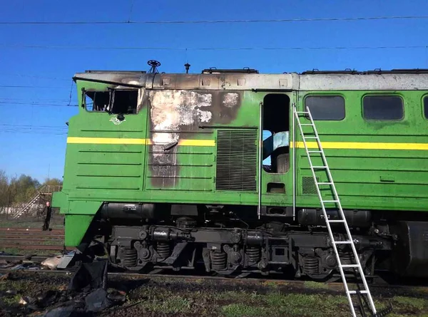 Locomotive diesel principale après un incendie. explosion d'une locomotive.M — Photo