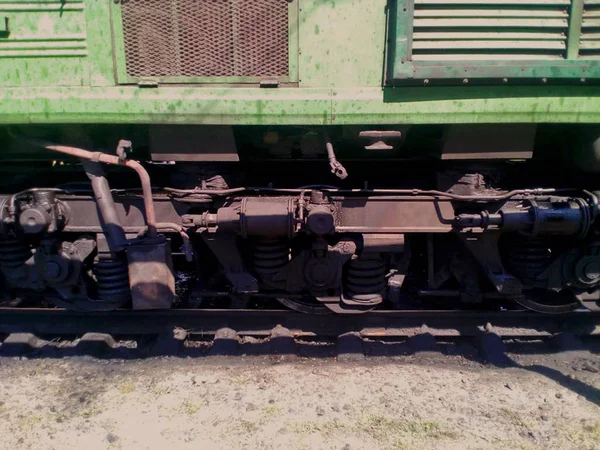 Chasis de la locomotora. Las ruedas de una locomotora moderna, si —  Fotos de Stock
