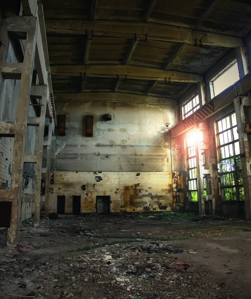 Grande Salle Industrielle Abandonnée Zone Dangereuse Intérieur Industriel Abandonné Avec — Photo