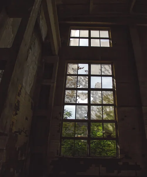 Une Grande Fenêtre Cassée Dans Vieux Bâtiment Détruit Vieille Maison — Photo