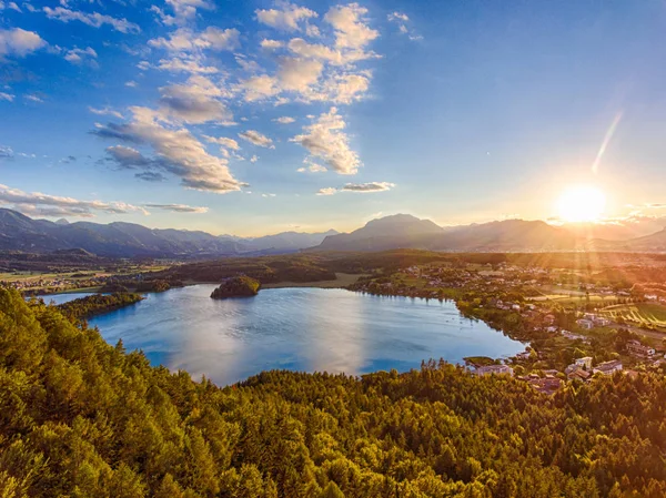 Vista do lago Faaker Ver em Caríntia, Áustria — Fotografia de Stock