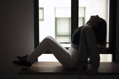 Kız portre ışık çalışma ile.