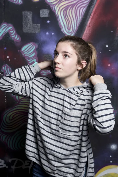 Retrato de un joven con jersey de rayas —  Fotos de Stock