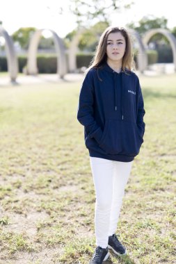 Aydınlatma için genç kız portresi