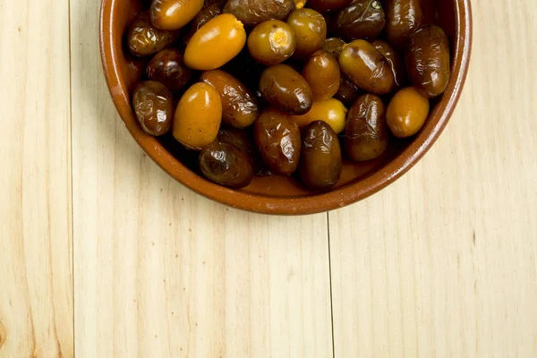 Dates in a clay pot. — Stock Photo, Image