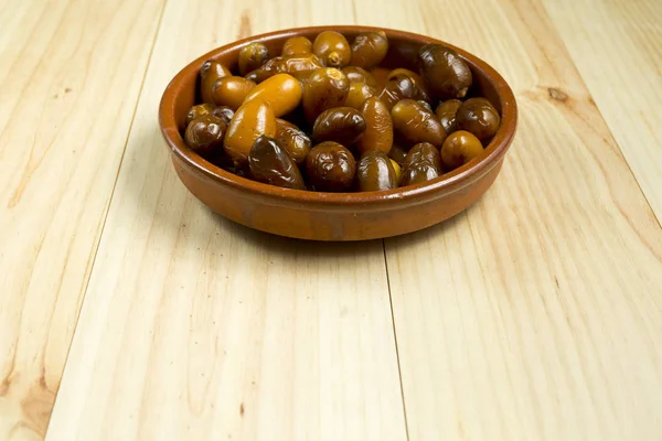 Dates in a clay pot. — Stock Photo, Image
