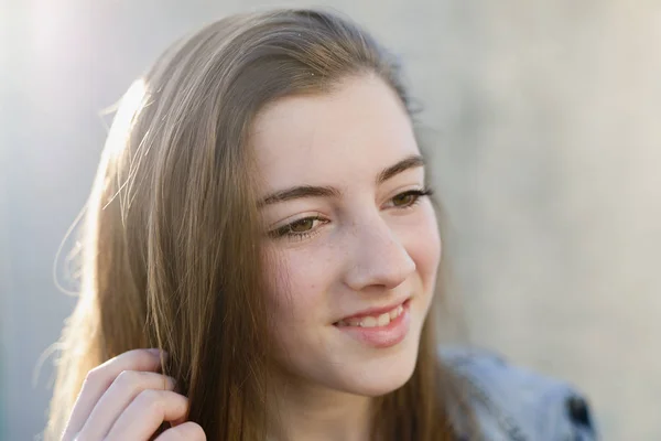 Closeup of young woman smiling. — Stock Photo, Image