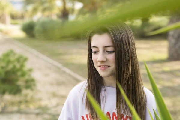 Portrait of a young 15 year old teenager — Stock Photo, Image