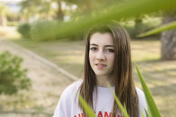 Portrait of a young 15 year old teenager — Stock Photo, Image