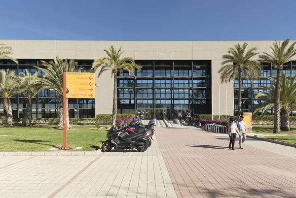 Edificio correspondiente a la Universidad Miguel Hernández de Elche — Foto de Stock