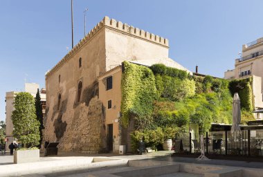 Elche şehir içinde Calahorra Kulesi.