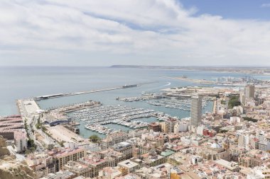 Alicante şehir liman manzarası