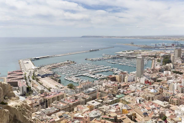 Vistas del puerto de la ciudad de Alicante — Foto de Stock