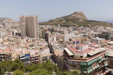 Alicante, İspanya şehir manzarası. 