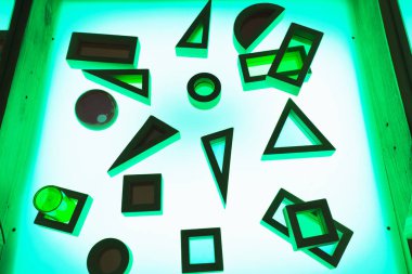 Yaşayan ve aktif eğitim alanı masa lambası