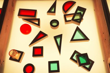 Yaşayan ve aktif eğitim alanı masa lambası