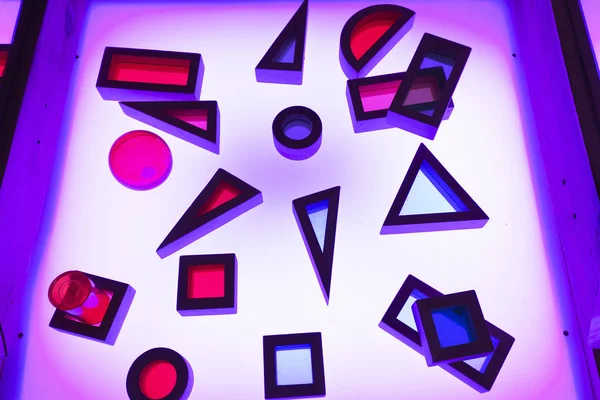 Yaşayan ve aktif eğitim alanı masa lambası